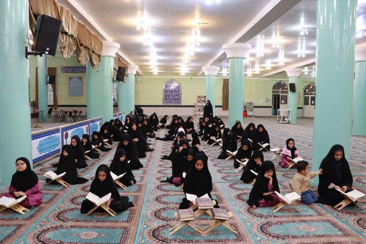 تصاویر/  برگزاری جلسه «در محضر قرآن کریم» در مسجد و مصلای تکاب