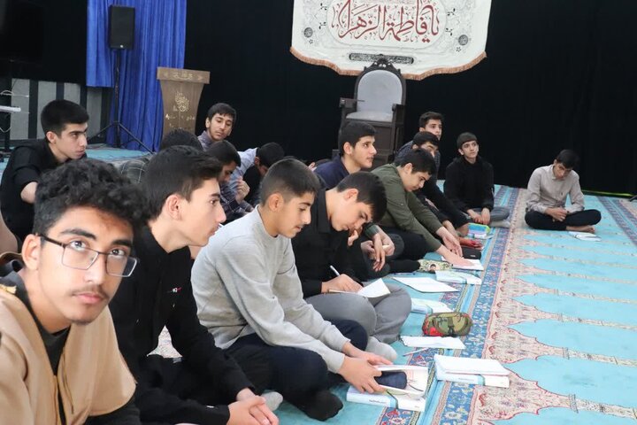 تصاویر/  سلسله جلسات مشاوره برای طلاب مدرسه علمیه امام خامنه ای ارومیه