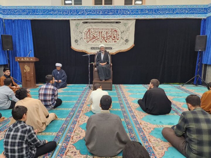 تصاویر/  سلسله جلسات مشاوره برای طلاب مدرسه علمیه امام خامنه ای ارومیه