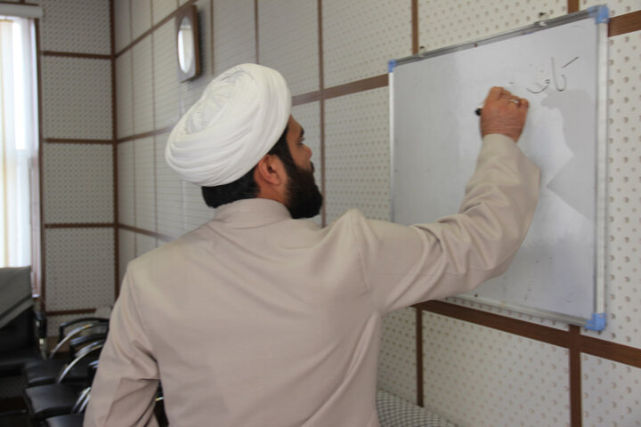تصاویر / برگزاری آزمون شفاهی  از داوطلبان تدریس حوزه علمیه استان قزوین