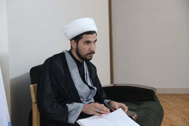 تصاویر / برگزاری آزمون شفاهی  از داوطلبان تدریس حوزه علمیه استان قزوین