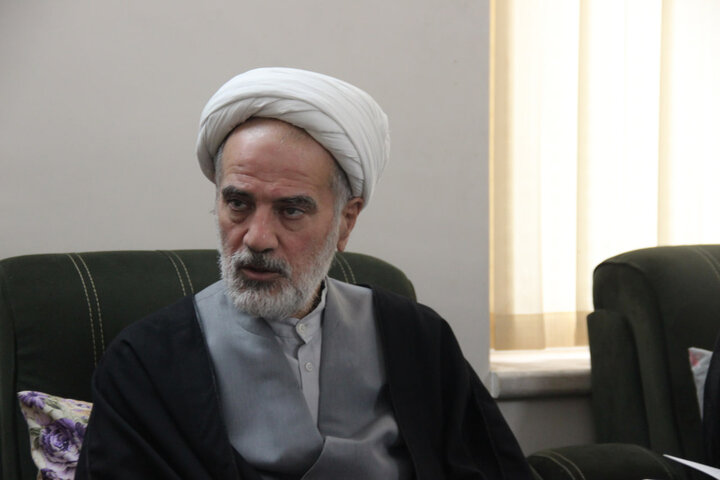 تصاویر / برگزاری آزمون شفاهی  از داوطلبان تدریس حوزه علمیه استان قزوین