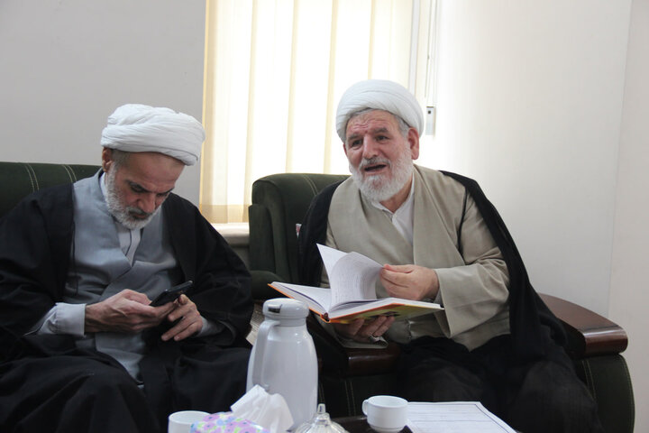 تصاویر / برگزاری آزمون شفاهی  از داوطلبان تدریس حوزه علمیه استان قزوین