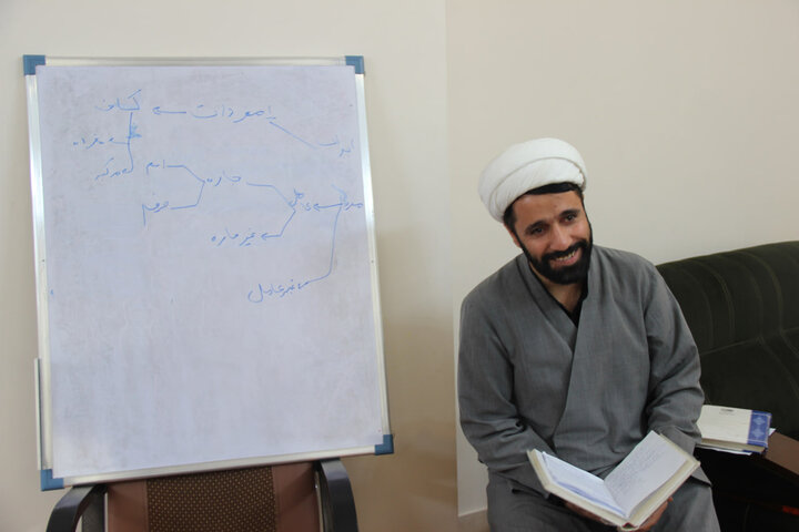 تصاویر / برگزاری آزمون شفاهی  از داوطلبان تدریس حوزه علمیه استان قزوین