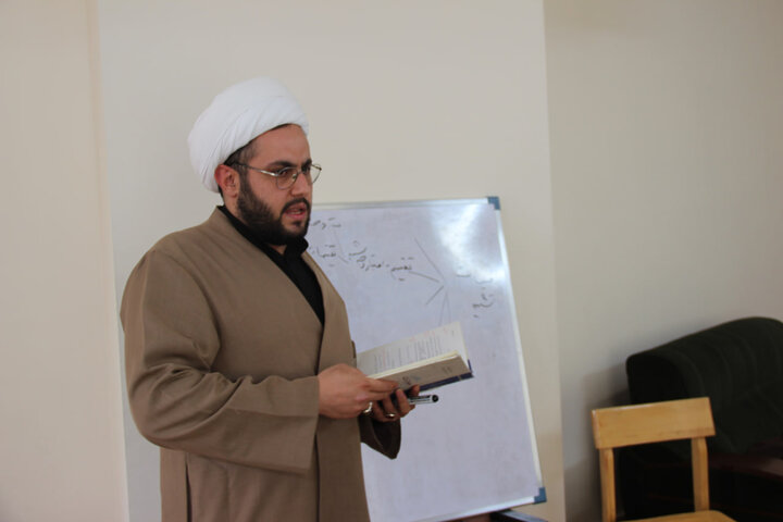 تصاویر / برگزاری آزمون شفاهی  از داوطلبان تدریس حوزه علمیه استان قزوین