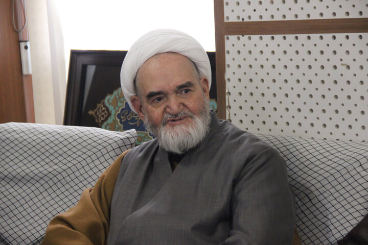 تصاویر / برگزاری آزمون شفاهی  از داوطلبان تدریس حوزه علمیه استان قزوین