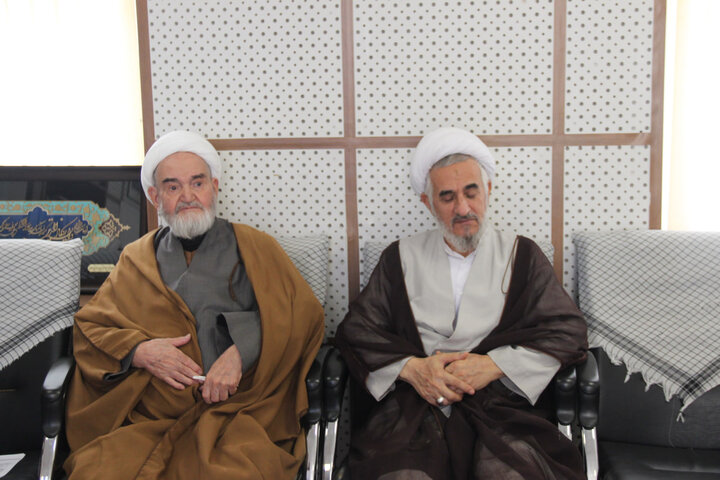 تصاویر / برگزاری آزمون شفاهی  از داوطلبان تدریس حوزه علمیه استان قزوین
