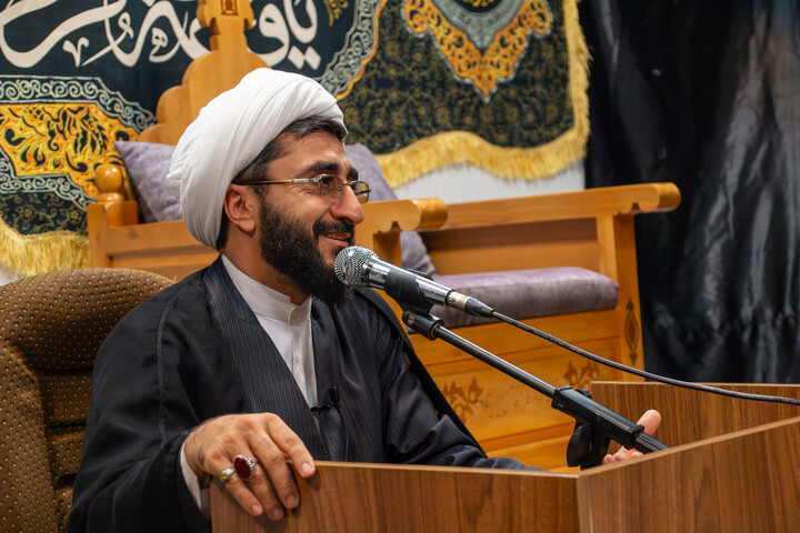 تصاویر/ برگزاری نشست‌ بصیرتی مسئول دفتر اجتماعی سیاسی حوزه‌ های علمیه در مدرسه علمیه امام مهدی(عج) کرمان