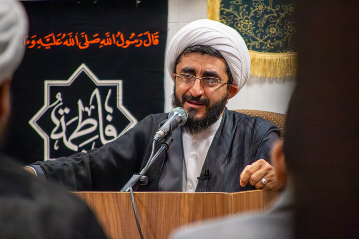 تصاویر/ برگزاری نشست‌ بصیرتی مسئول دفتر اجتماعی سیاسی حوزه‌ های علمیه در مدرسه علمیه امام مهدی(عج) کرمان