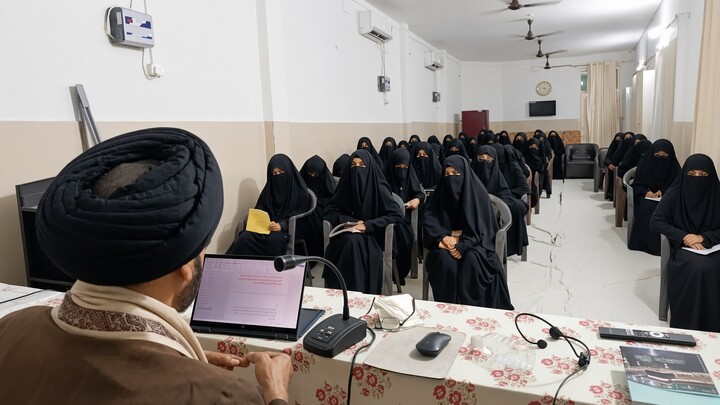 حوزۂ علمیہ زینبیہ لکھنؤ میں فاطمہ شناسی کے خصوصی دروس کا انعقاد