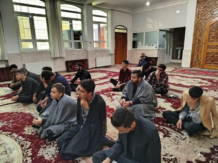 تصاویر / جلسه اخلاق امام جمعه میانه با طلاب این شهرستان