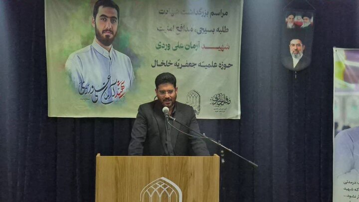 تصاویر/ مراسم چهارمین سالگرد شهادت طلبه بسیجی آرمان علی وردی در مدرسه علمیه جعفریه خلخال