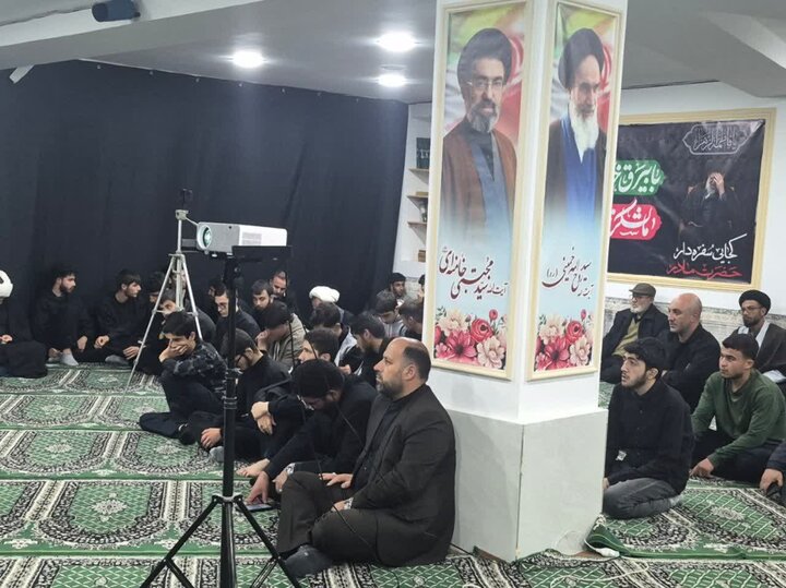 تصاویر/ مراسم چهارمین سالگرد شهادت طلبه بسیجی آرمان علی وردی در مدرسه علمیه جعفریه خلخال