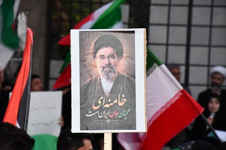 تصاویر / خروش دانشگاهیان دانشگاه های تبریز در لبیک به پیام رهبر معظم انقلاب خطاب به جوانان