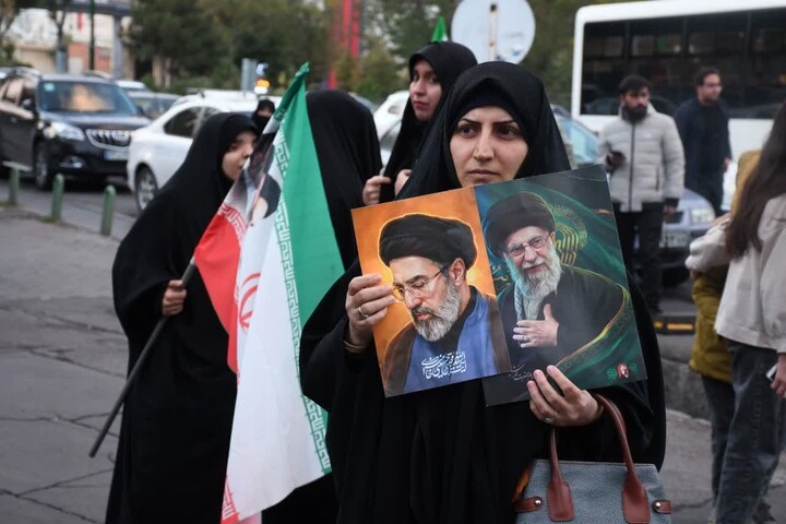 تصاویر / خروش دانشگاهیان دانشگاه های تبریز در لبیک به پیام رهبر معظم انقلاب خطاب به جوانان