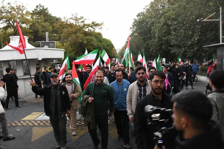 تصاویر / خروش دانشگاهیان دانشگاه های تبریز در لبیک به پیام رهبر معظم انقلاب خطاب به جوانان