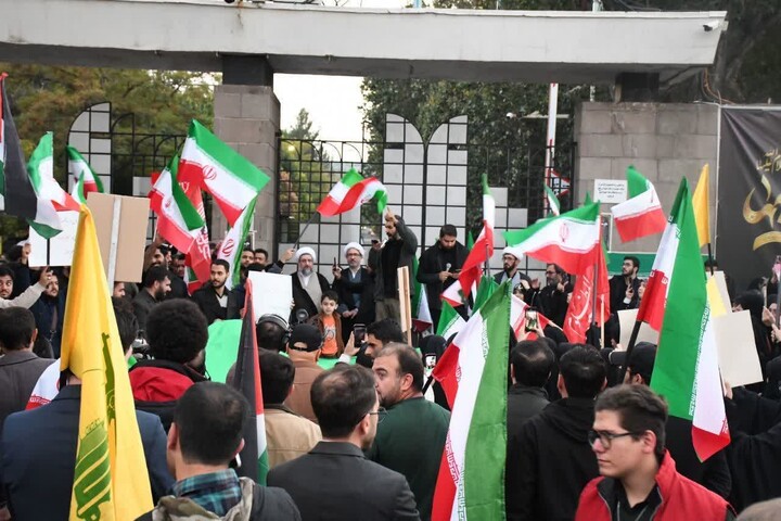 تصاویر / خروش دانشگاهیان دانشگاه های تبریز در لبیک به پیام رهبر معظم انقلاب خطاب به جوانان