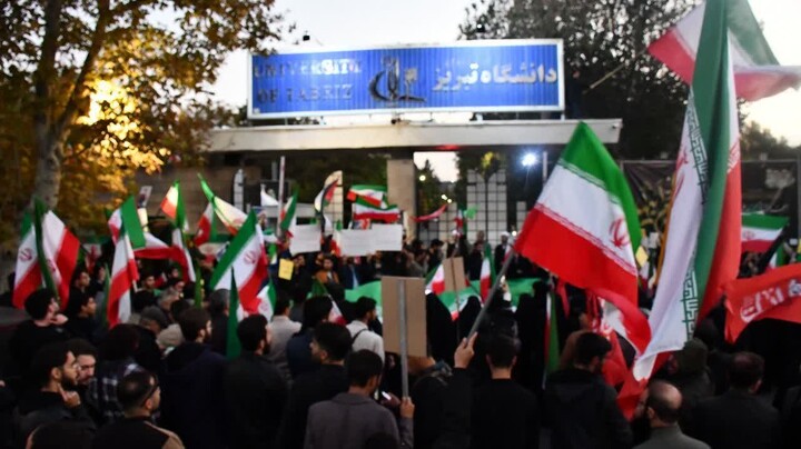 تصاویر / خروش دانشگاهیان دانشگاه های تبریز در لبیک به پیام رهبر معظم انقلاب خطاب به جوانان