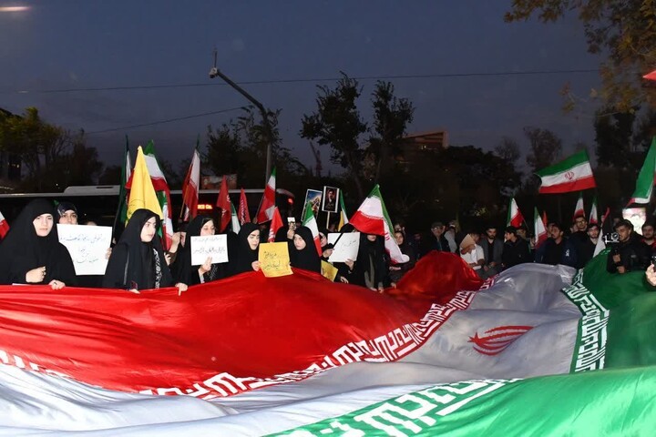 تصاویر / خروش دانشگاهیان دانشگاه های تبریز در لبیک به پیام رهبر معظم انقلاب خطاب به جوانان