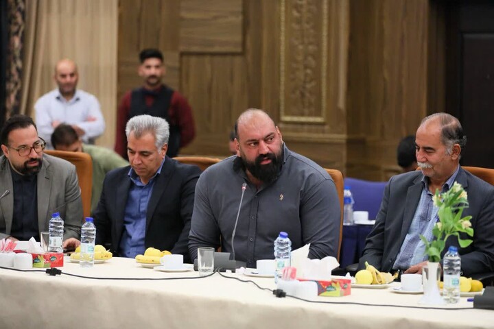 تصاویر / نشست اعضا کمیسیون فرهنگی مجلس شورای اسلامی با نخبگان و فعالان فرهنگی و اجتماعی همدان