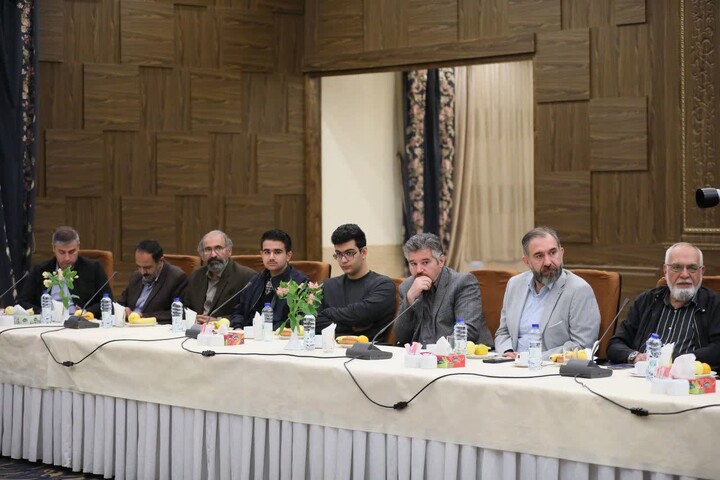 تصاویر / نشست اعضا کمیسیون فرهنگی مجلس شورای اسلامی با نخبگان و فعالان فرهنگی و اجتماعی همدان