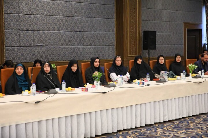 تصاویر / نشست اعضا کمیسیون فرهنگی مجلس شورای اسلامی با نخبگان و فعالان فرهنگی و اجتماعی همدان