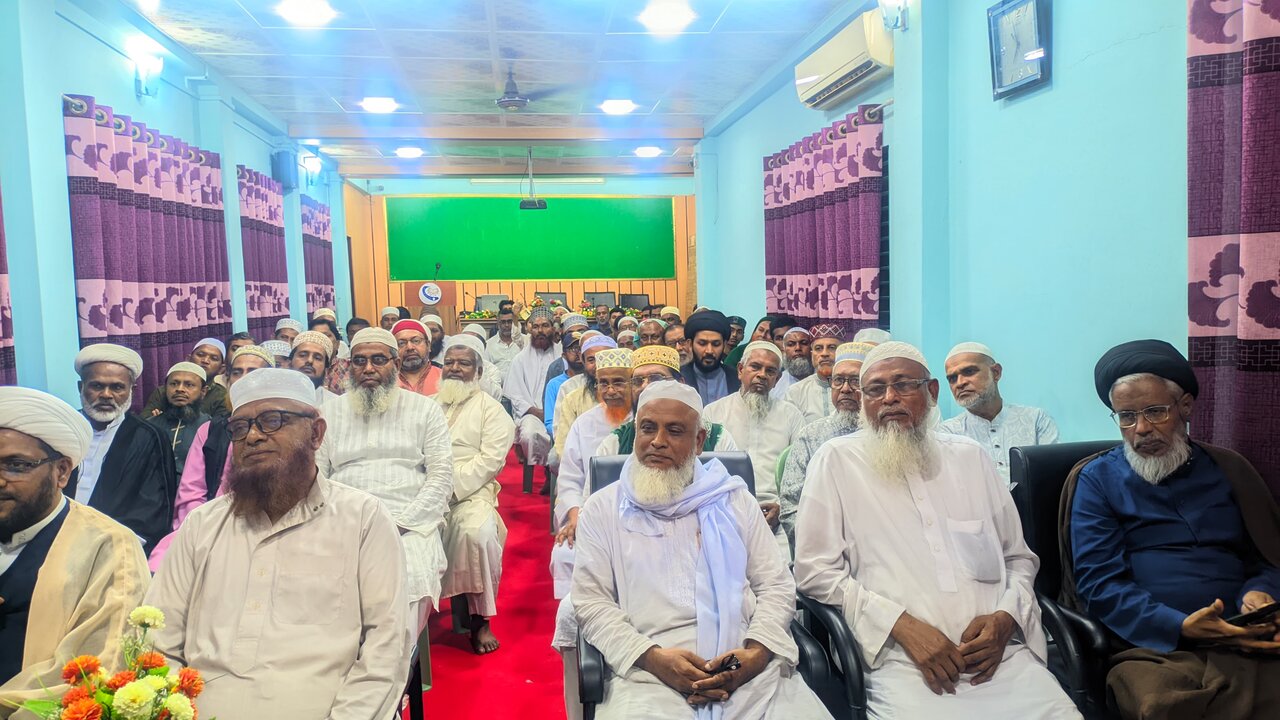 খুলনায় ‘মধ্যপ্রাচ্যের বর্তমান পরিস্থিতি ও আমাদের করণীয়’ শীর্ষক আলোচনা সভা: শিয়া-সুন্নি আলেমদের অংশগ্রহণে ঐক্য ও সংহতির বার্তা