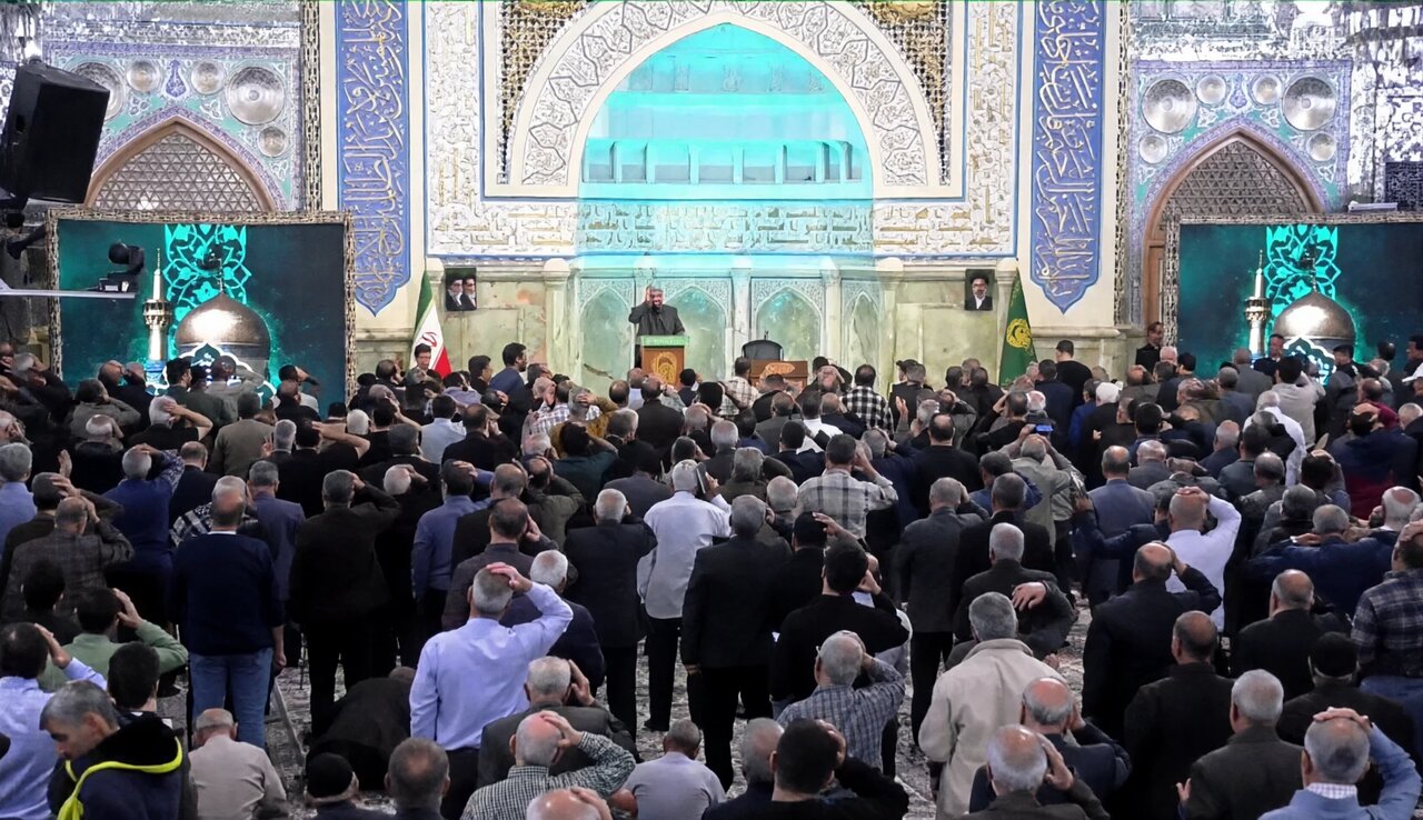 مراسم عزاداری فاطمیه با حضور پرشور انقلابی در حرم رضوی برگزار شد