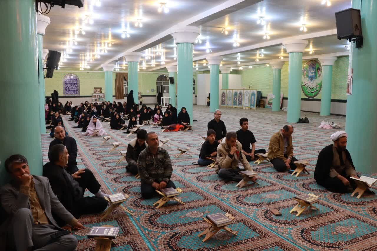 تصاویر/  برگزاری جلسه «در محضر قرآن کریم» در مسجد و مصلای تکاب