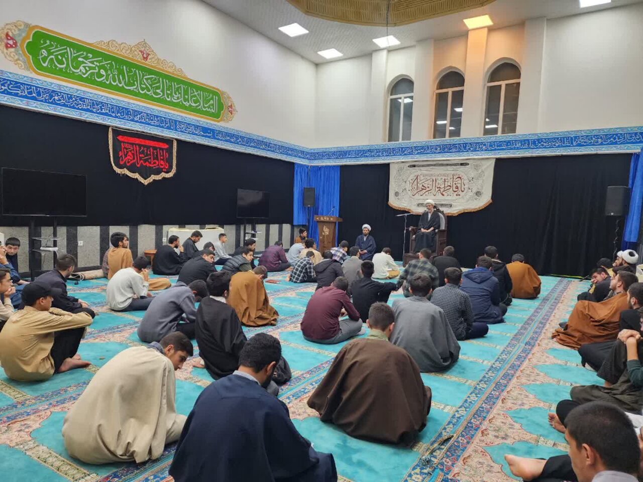 تصاویر/  برگزاری سلسله جلسات مشاوره برای طلاب مدرسه علمیه امام خامنه ای ارومیه