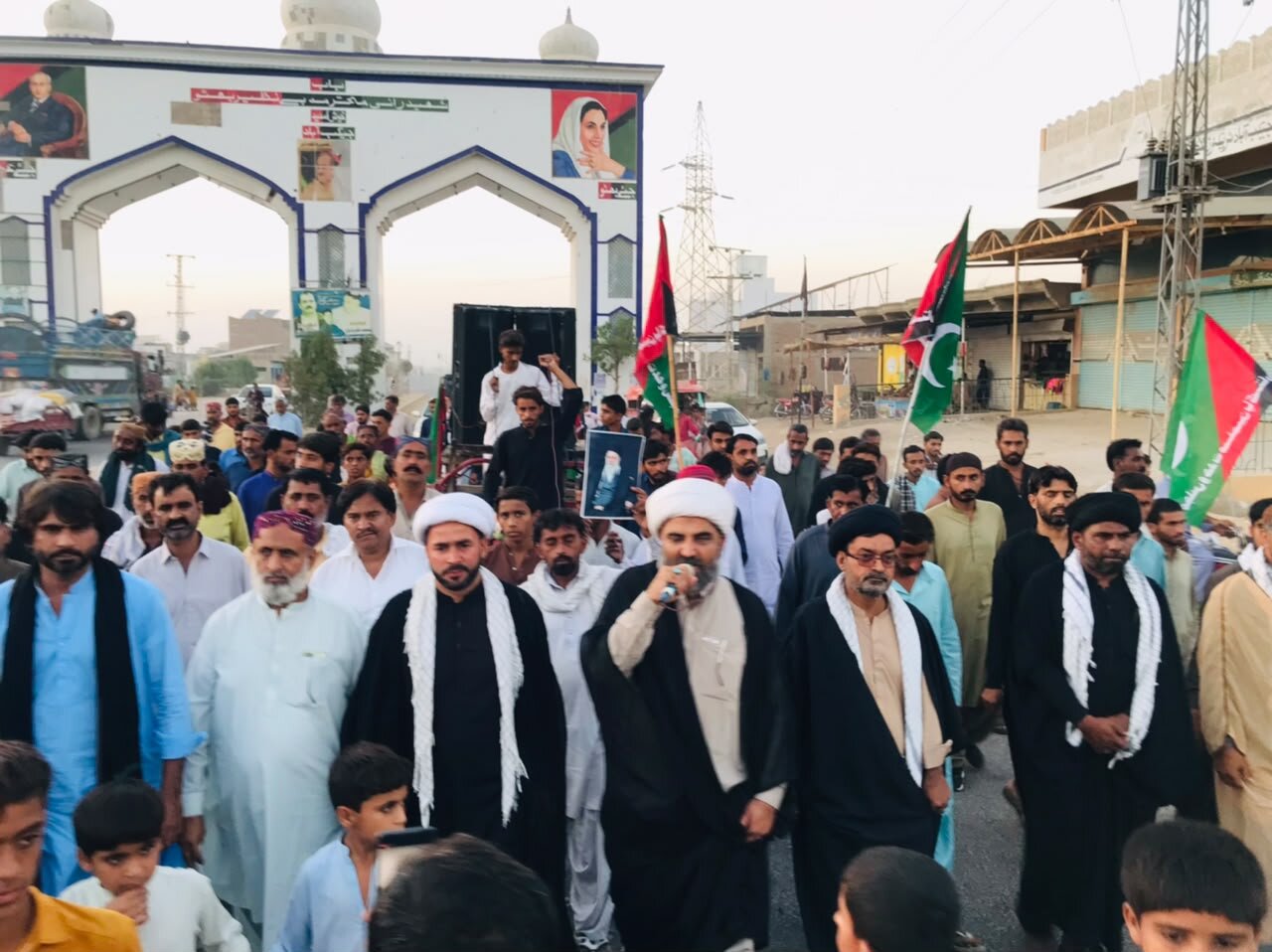 جیکب آباد لبیک یا رسول الله ریلی کا انعقاد؛ علماء و عوام کی بھرپور شرکت