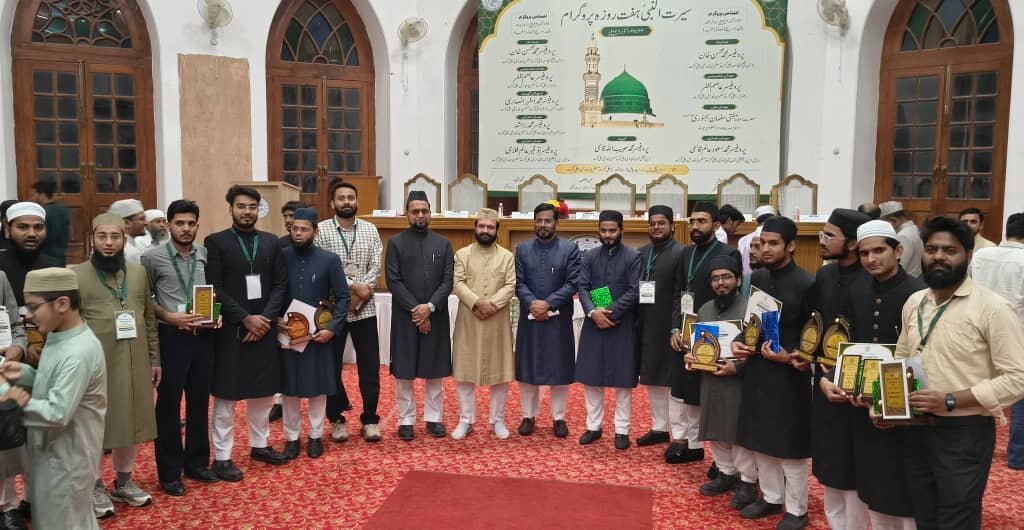علی گڑھ مسلم یونیورسٹی میں ہفت روزہ سیرت پروگرام کی اختتامی نشست: 80 طلبہ و طالبات میں انعامات تقسیم/مقررین کا سیرتِ نبویؐ کی تعلیمات پر عمل، امن و امان اور احترامِ انسانیت کے فروغ پر زور