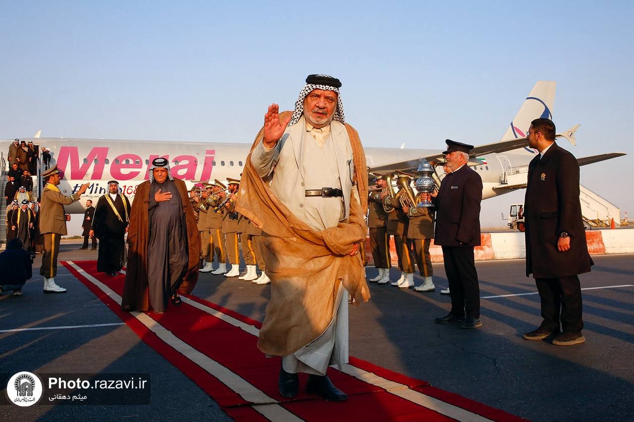 رؤساء عشائر العراق وشيوخها يؤدّون تحية إجلال وإكبار لروح الإمام الشهيد الخامنئي (رضوان الله عليه) (فيديو)