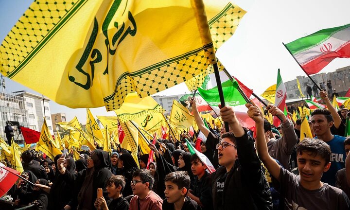 تصاویر/ اجتماع بزرگ نوجوانان آرمانی در میدان انقلاب