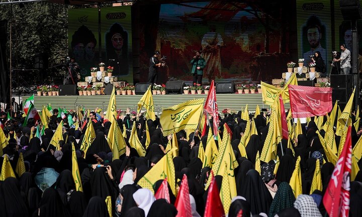 تصاویر/ اجتماع بزرگ نوجوانان آرمانی در میدان انقلاب