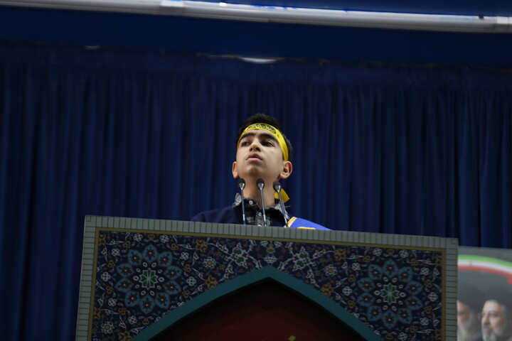 تصاویر/ اجتماع  دانش آموزان بسیجی در سالروز شهادت حسین فهمیده در اصفهان
