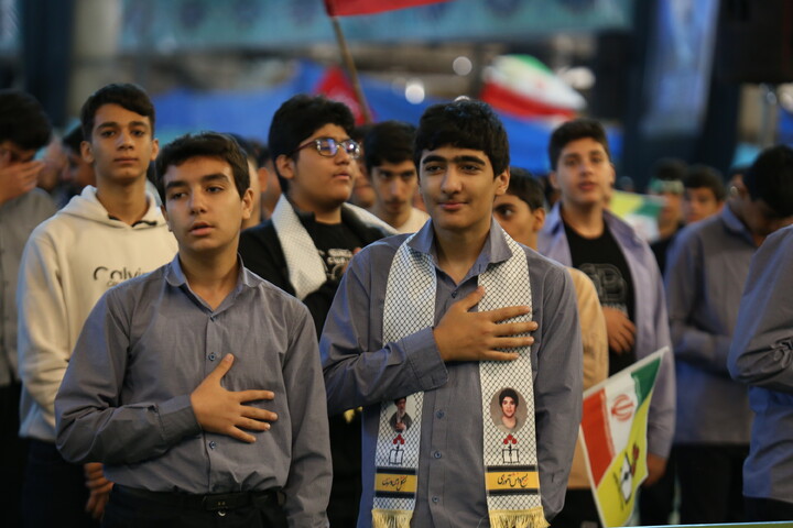 تصاویر/ اجتماع  دانش آموزان بسیجی در سالروز شهادت حسین فهمیده در اصفهان