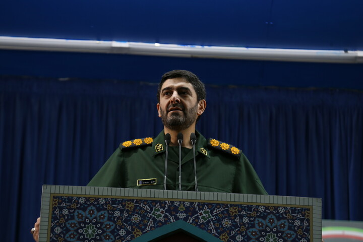 تصاویر/ اجتماع  دانش آموزان بسیجی در سالروز شهادت حسین فهمیده در اصفهان