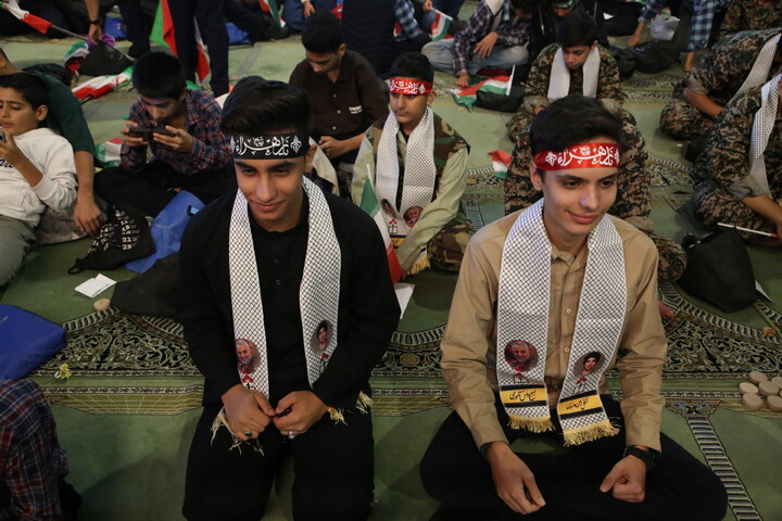 تصاویر/ اجتماع  دانش آموزان بسیجی در سالروز شهادت حسین فهمیده در اصفهان