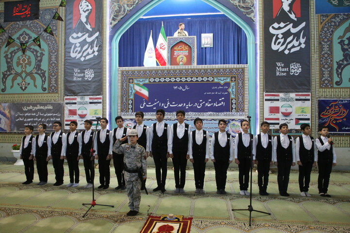 تصاویر/ اجتماع  دانش آموزان بسیجی در سالروز شهادت حسین فهمیده در اصفهان