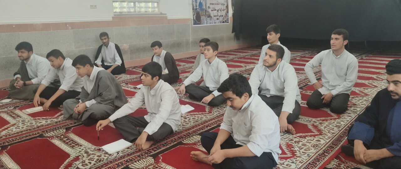 نشست علمی «عرفیات طلبگی» در مدرسه علمیه امام علی‌ابن‌ابی‌طالب(ع) ایذه برگزار شد