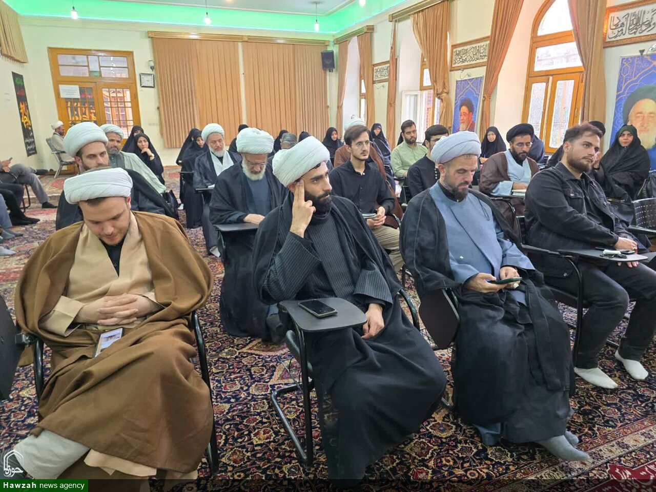 نشست روحانیون و طلاب جهادی قرارگاه پیامبر اعظم (ص) آذربایجان شرقی برگزار شد + عکس