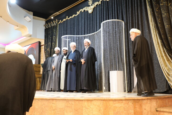 تجیل از اساتید و مبلغان برتر حوزه علمیه امام صادق(ع) بیجار