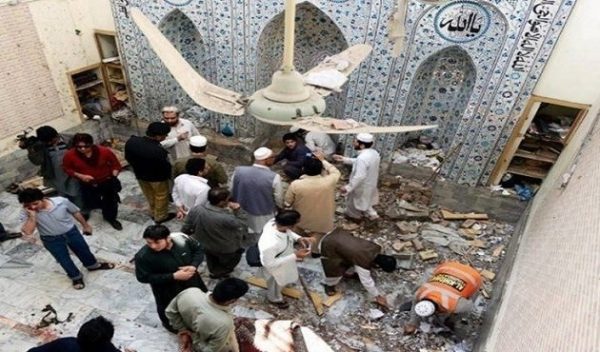 تفجير انتحاري بمسجد في باكستان