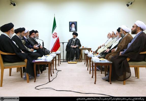 قائد الثورة الإسلامية يستقبل أعضاء المجلس الأعلى للحوزات العلمية 