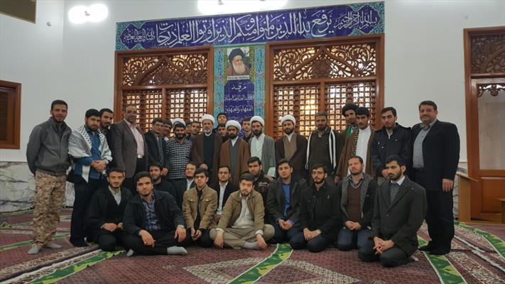 طلبة العلوم الدينية الإيرانيين في رحاب مرقد أمير المؤمنين (ع)