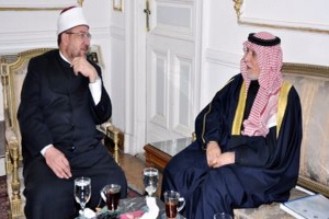 محمد مختار جمعة والشيخ عبد اللطيف الهميم رئيس ديوان الوقف السنى فى العراق