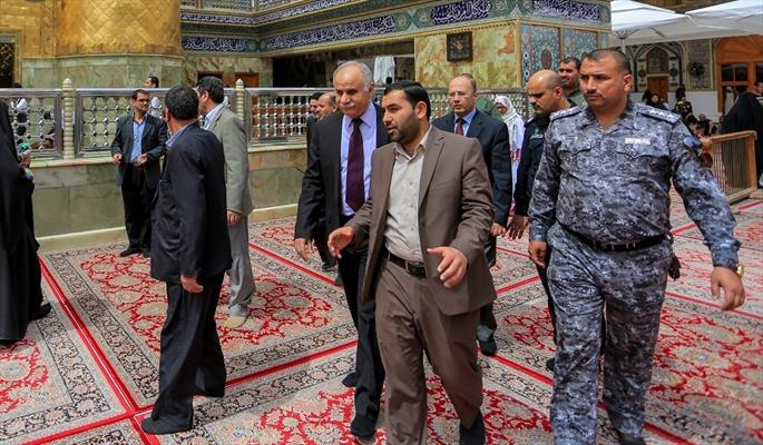 السفير الفلسطيني في العراق يتشرف بزيارة مرقد أمير المؤمنين (ع)