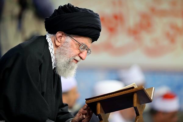 قائد الثورة الإسلامية يستقبل المشاركين في الدورة الـ ۳۴ لمسابقات القرآن الكريم الدولية
