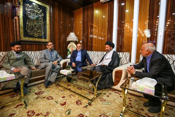  السفير الإيراني الجديد في العراق يتشرف بزيارة مرقد أمير المؤمنين(ع)
